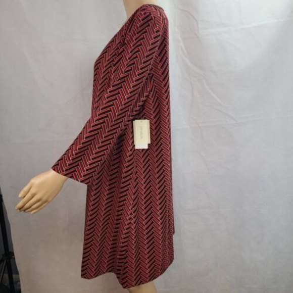 NWT Beige by ECI Women's ((L) Black and Red Chevron 3/4 Sleeve Shift Dress - Picture 5 of 12